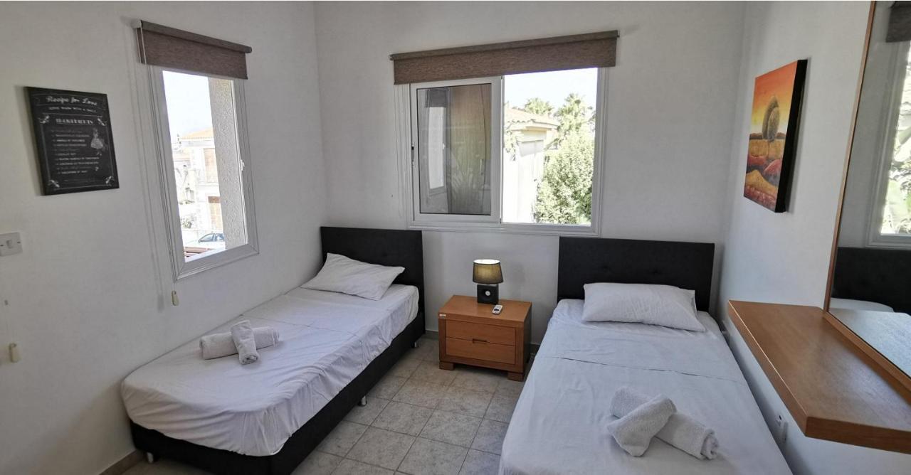 Great Villa Maria Paralimni Exterior photo